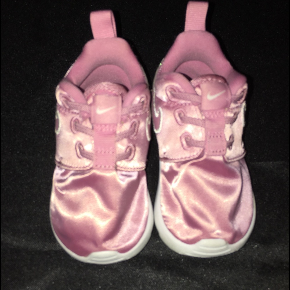 Nike sneakers 4c